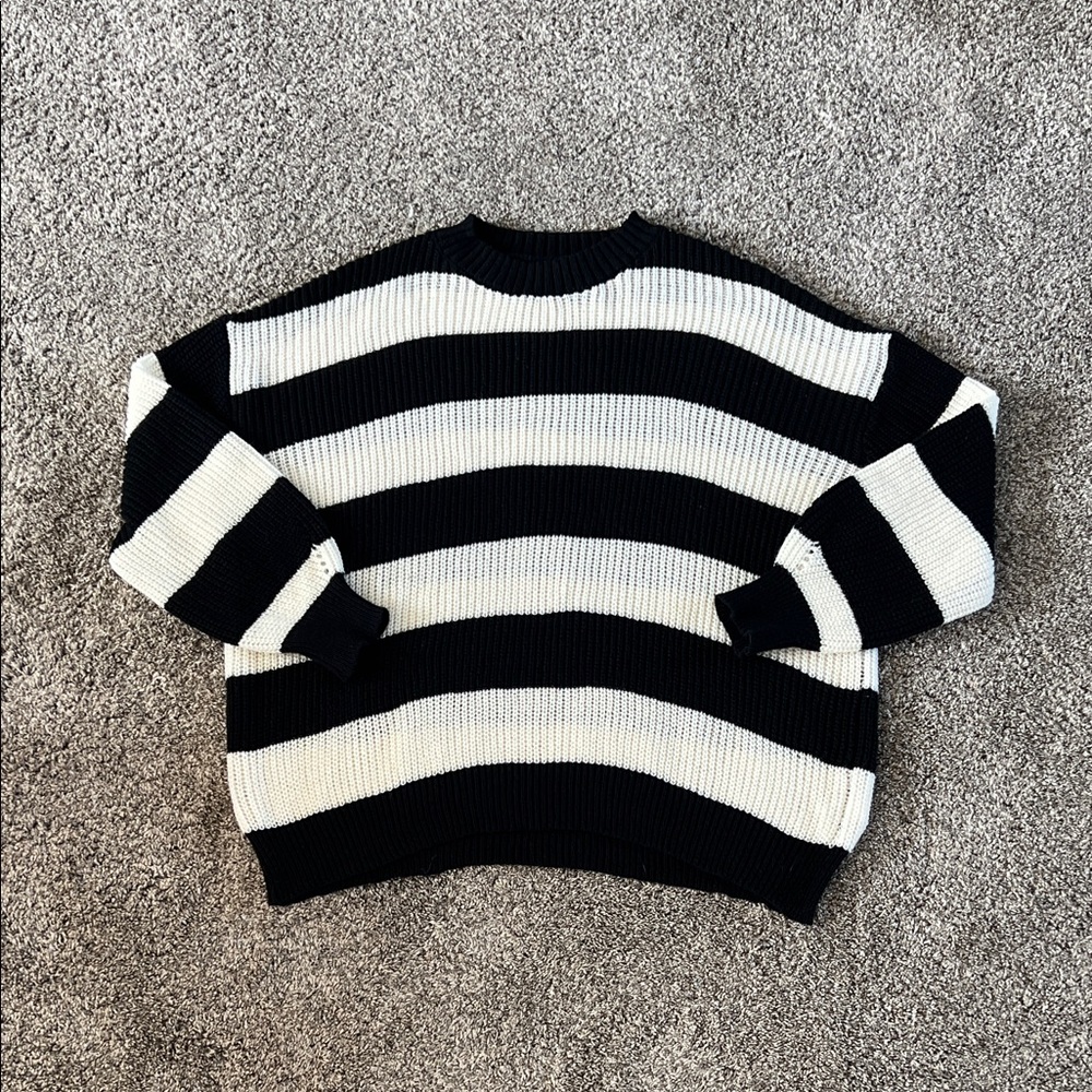 Black & White Striped Crewneck Sweater - Women's Casual Knit